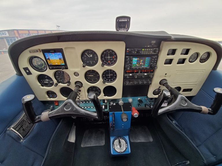 Cessna 172 N61879 Lake Elmo Aero Minnesota Flight School