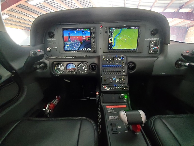 N333LN Cirrus SR20 Panel