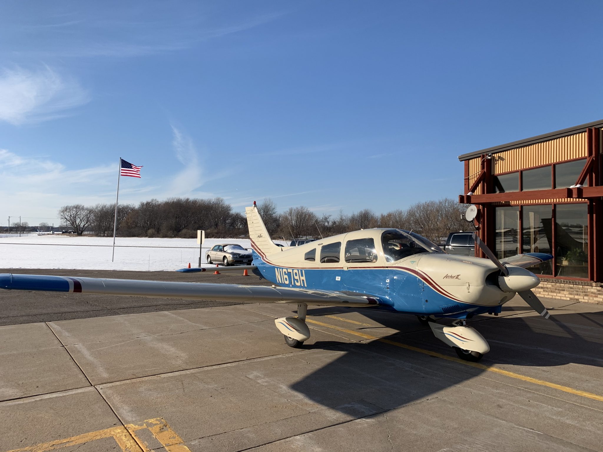Piper Archer N1679H Lake Elmo Aero Minnesota Flight School